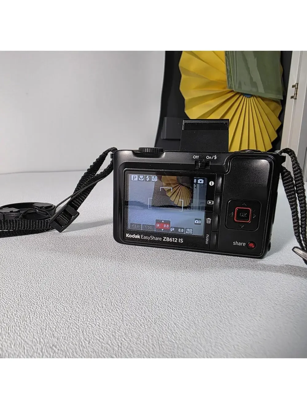Kodak EasyShare Z8612 IS 8.1MP 12x Zoom - Works No Flash Read